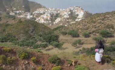 Ishulli i vogël grek që nuk ka internet, dyqane e as furra – aty sundojnë gratë (Video)