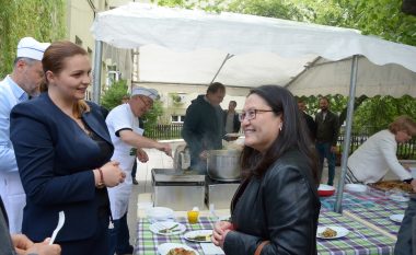 Ministrja Zivic vizitoi panairin e asparagut