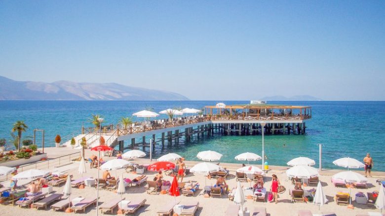 Vlora hap nesër sezonin turistik, çfarë pritet të ndodhë