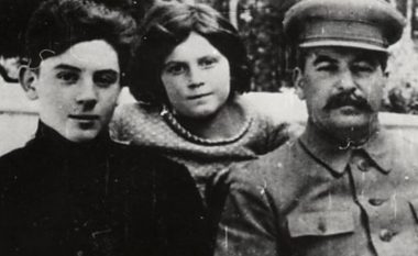 Si ia hodhi Stalinit i biri, me ekipin sovjetik të hokejit, si dhe kuriozitete të tjera që mund të mos i keni ditur