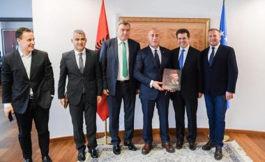 Haradinaj takon delegacionin e partive opozitare të Shqipërisë