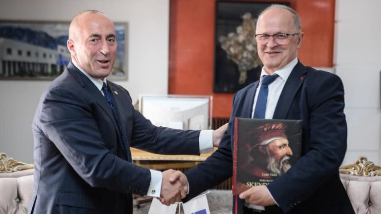 Kelmendi: Nga Haradinaj mora mbështetje për heqjen e doganës për lëndët e para