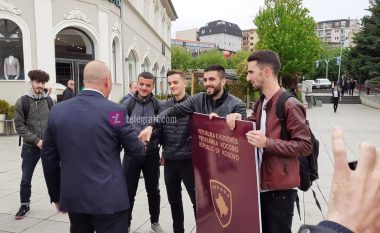 Studentët kosovarë krijojnë një pasaportë të veçantë për Ditën e Evropës (Video)