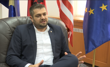 Djali i Ukshin Hotit: Kosova nuk është siç ka deshtë babai, ende mbajmë shpresë për të (Video)