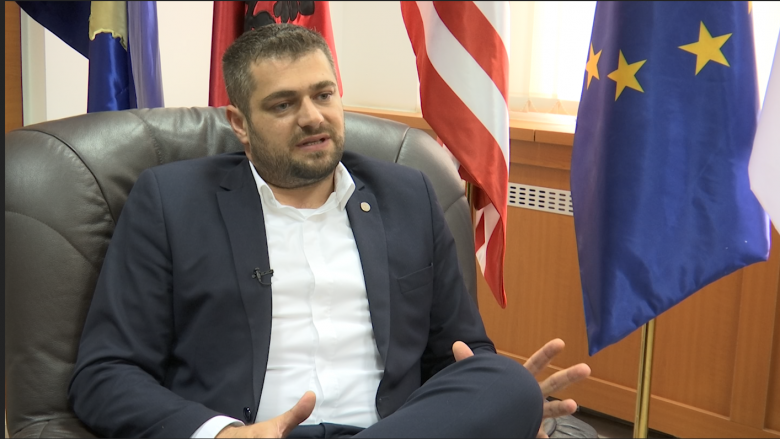 Djali i Ukshin Hotit: Kosova nuk është siç ka deshtë babai, ende mbajmë shpresë për të (Video)