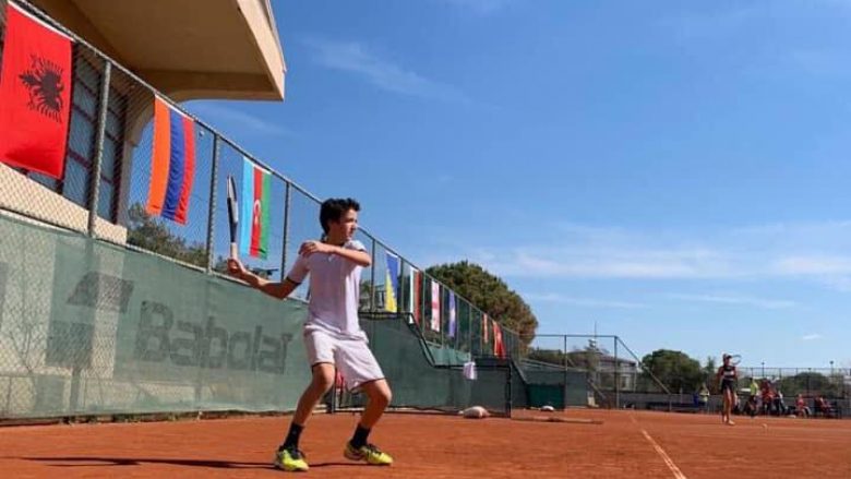Melos Nallbani në çerekfinale të turneut të tenisit në Suedi