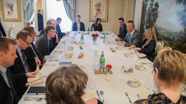 Haradinaj takon diplomatët finlandez: BE-ja duhet ta përshpejtojë çështjen e liberalizimit të vizave për Kosovën