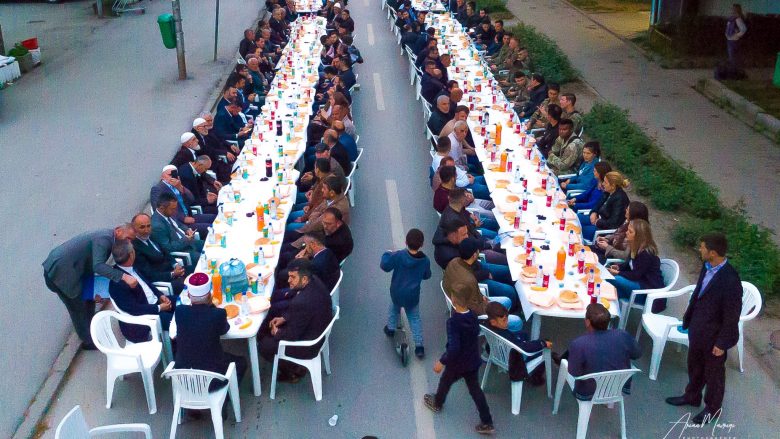 “Sofra e Ramazanit”, bënë bashkë çdo vit qytetarët e Kamenicës (Foto/Video)