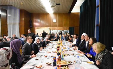 Veseli për iftar me nxënësit e Medresesë në Prishtinë