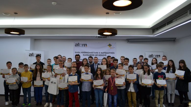 Instituti ATOMI certifikoi dhe shpërbleu më të suksesshmit e Garës Ndërkombëtare të Matematikës Kangaroo 2019 në Kosovë