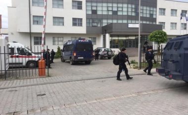 Aksioni në veri, i arrestuar edhe një rus – bashkë me një serb dërgohen në spitalin e Mitrovicës
