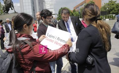 Protestohet në Prishtinë për gruan rome që u sulmua dje nga qytetarët në Lipjan