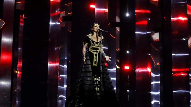 Jonida Maliqi e mahnitshme në provat e para të Eurovisionit