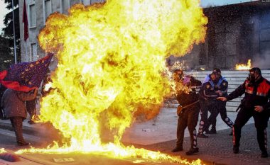 Shqipëri: Opozita përsëri në protestë, Rama fton për dialog