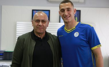 Kreu i FFK-së e priti futbollistin Arton Zekaj që do të jetë pjesë e Përfaqësueses U-21