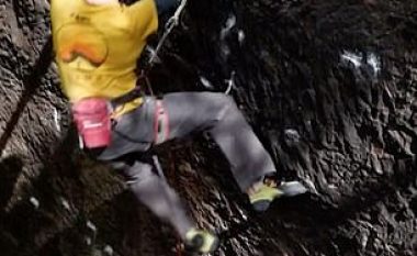 Alpinisti ra nga faqja shkëmbore, në të cilën ende askush nuk ka mundur të ngjitet (Video)