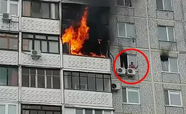 Banesa në katin e tetë u përfshi nga flaka, nëntëvjeçari qëndroi përjashta dritares mbi pajisjen për kondicionimin e ajrit (Video)