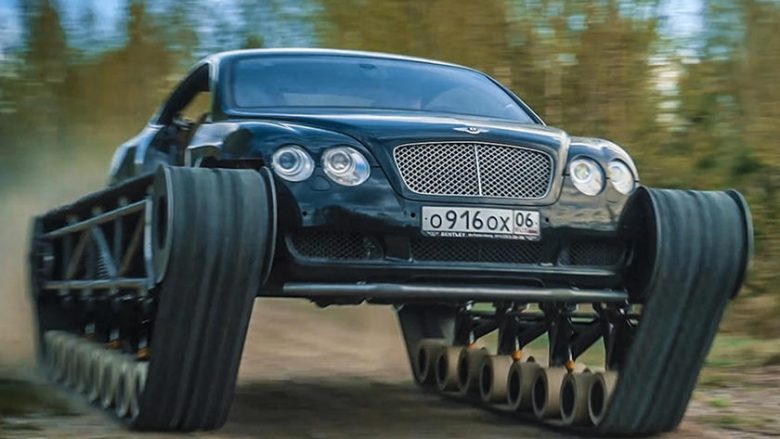 Bentley Continental GT kthehet në një makinë që lëvizë me shiritin rrotullues sikur tank (Video)