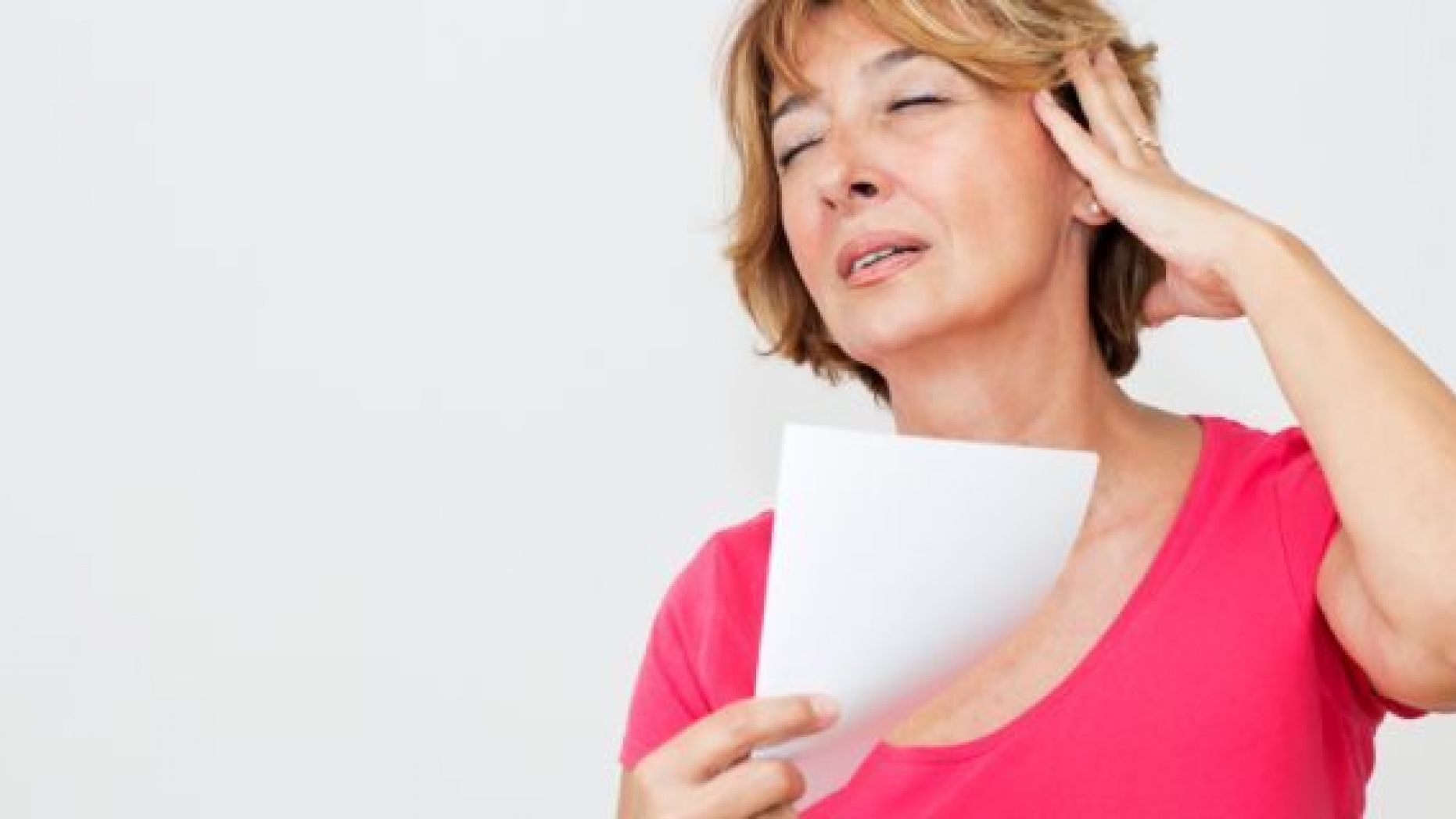 Afshet e menopauzës janë bërë të padurueshme? Kështu mund të lehtësoni këtë simptomë