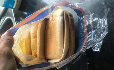 Blerësja mbeti e hutuar kur hapi qesen, të gjitha copëzat e bukës ishin kore (Foto)