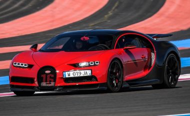 Bugatti Chiron provon shpejtësinë në pistën me kthesa (Foto)