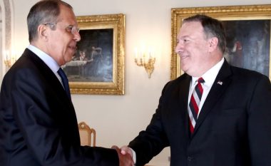 Pompeo kërkon që “rusët të largohen” nga Venezuela