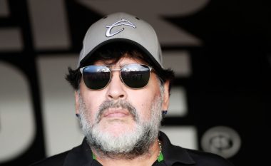 Maradona mungon në premierën e dokumentarit për jetën e tij për shkak të lëndimit