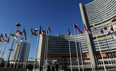 Analistët thonë se edhe nëse bëhen shkëmbime territoresh nuk ka garanci për anëtarësim të Kosovës në OKB (Video)