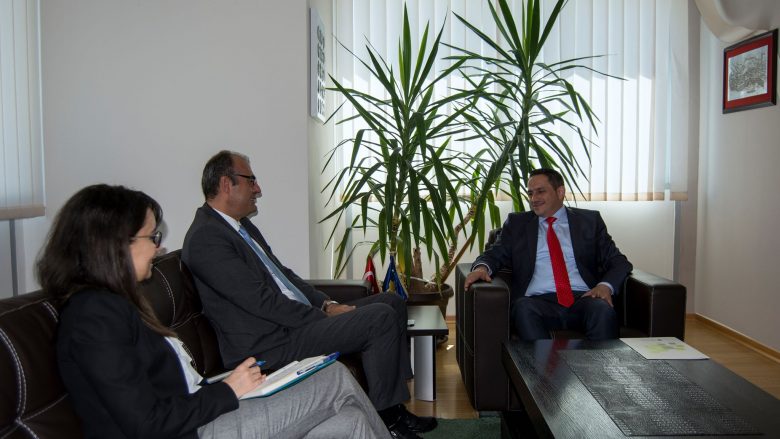 Ministri Matoshi dhe ambasadori i Turqisë, Sakar dakordohen për bashkëpunim në fushën e mjedisit