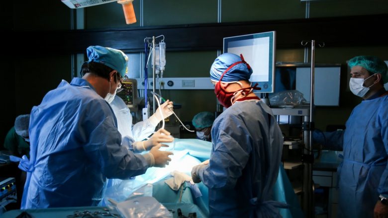 Kirurgjia Torakale operoi 50 pacientë me pajisjen bashkëkohore