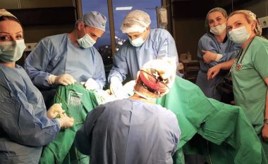 Mjeku nga Australia operon 30 fëmijë me probleme kirurgjike