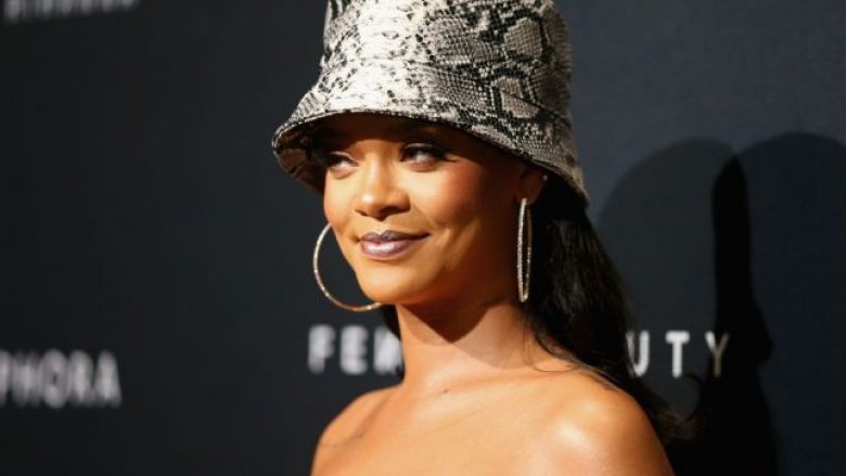 Rihanna është duke e lansuar kompaninë e saj të modës