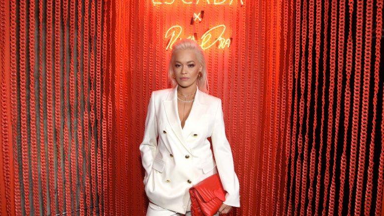 Rita Ora shfaqet e mahnitshme në darkën e Para-Met Gala në New York