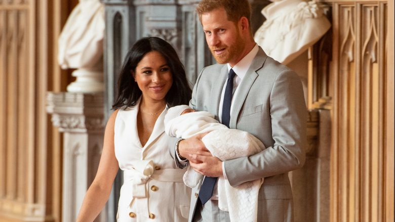 Princ Harry, Meghan Markle dhe foshnja e tyre Archie: Brenda jetës së tyre të re tre anëtarëshe