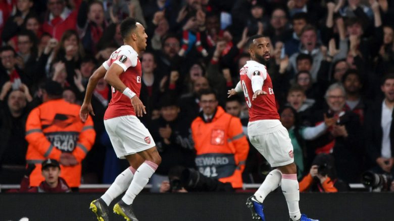 Arsenali fiton me rikthim ndaj Valencias, Topçinjtë një hap larg finales në EL