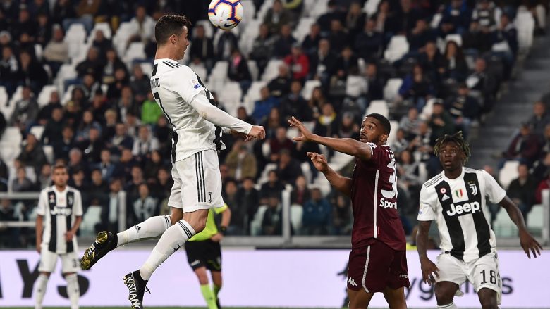 Juventusi ndahet baras me Torinon, Ronaldo shënon përsëri