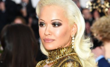 Rita Ora tregon se pse kishte flirtuar me kamerierët në MET GALA