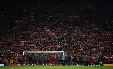 Momente nga festa e pas kualifikimit të Liverpoolit në finale – kënga ‘You’ll never walk alone’ e kënduar nga i gjithë stadiumi