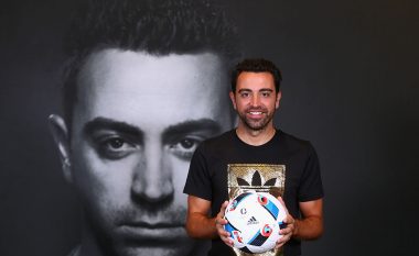 Xavi refuzon ta marrë drejtimin e Barcelonës: Nuk është ende momenti