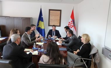 Zëvendësministri Çelaj takohet me ndihmësministrin kroat Papa: Kroacia përkrah objektivat integruese të Kosovës
