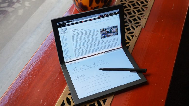 Lenovo paralajmëron të parin Windows PC me mundësi që të paloset si libër (Foto)