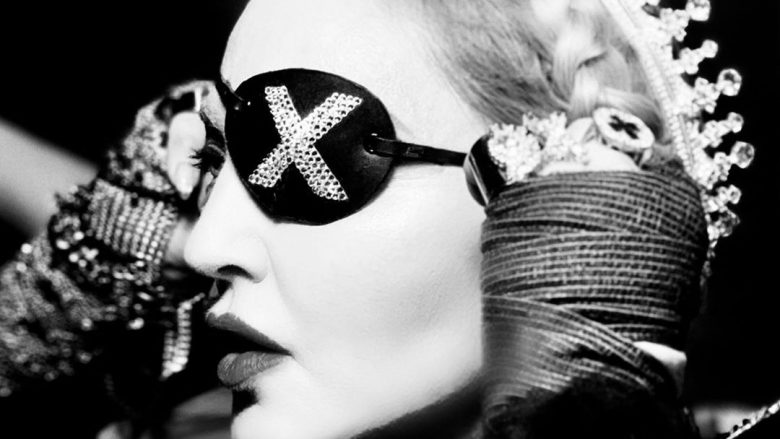 Me gjithë dyshimet, Madonna u shfaq në skenën e Eurovisionit