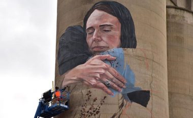 Reagime në Melburn, për “muralin e përqafimit”!