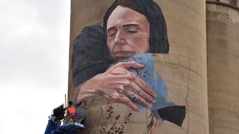 Reagime në Melburn, për “muralin e përqafimit”!