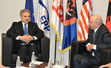 Mustafa takohet me ambasadorin italian, flasin për dialogun dhe iniciativën për rrëzim të qeverisë