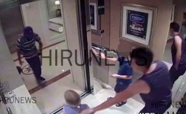 Në ashensor me fëmijët dhe autorin e masakrës së Shri Lankës, para se ai të dështonte të aktivizonte bombën në hotel (Video)