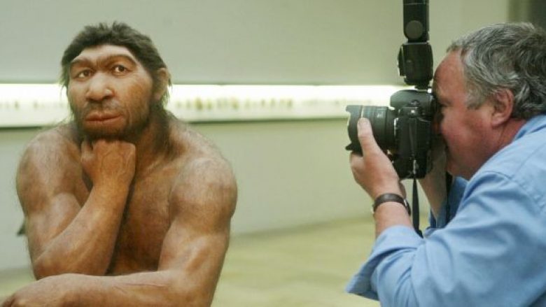 Njerëzit dhe neandertalët evoluuan nga një paraardhës misterioz i përbashkët