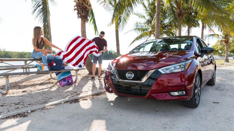 Nissan në përpjekje ta shpëtojë makinën sedan (Foto)