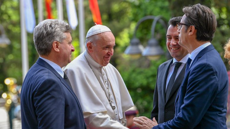 Pendarovski: Vizita e Papës të jetë rast për unifikim