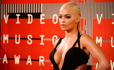 Rita Ora shfaqet provokuese në imazhin e fundit